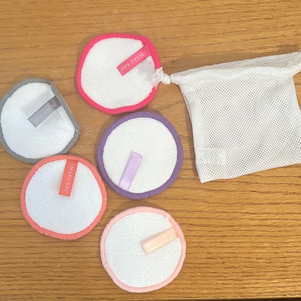 Mary Kay Colorful Makeup Remover Pads with Mesh Pouch